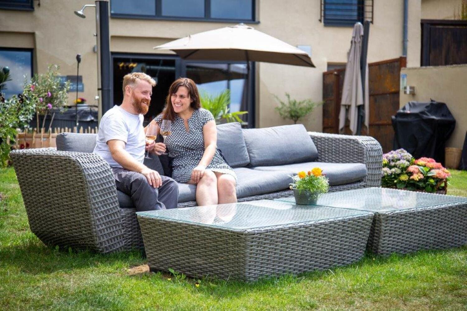 Lounge-Möbel im Garten
